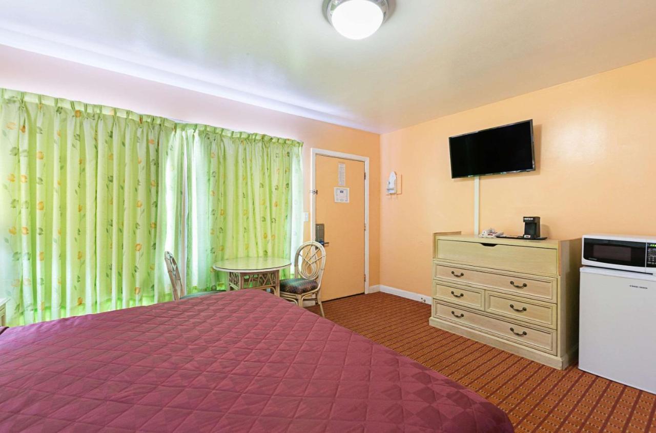 Rodeway Inn Perry Buitenkant foto